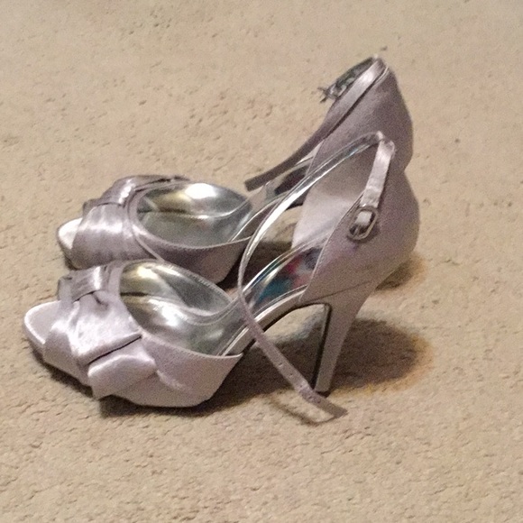 Heels - Picture 2 of 3
